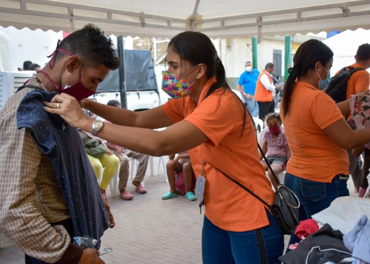 Atención integral a comunidad de la calle 10 de Santa Marta