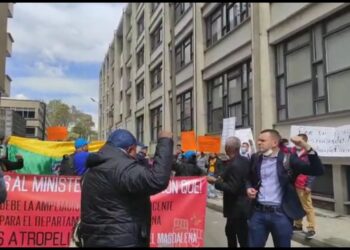 Plantón de Maestros del Magdalena en Bogotá por negación a nombramientos