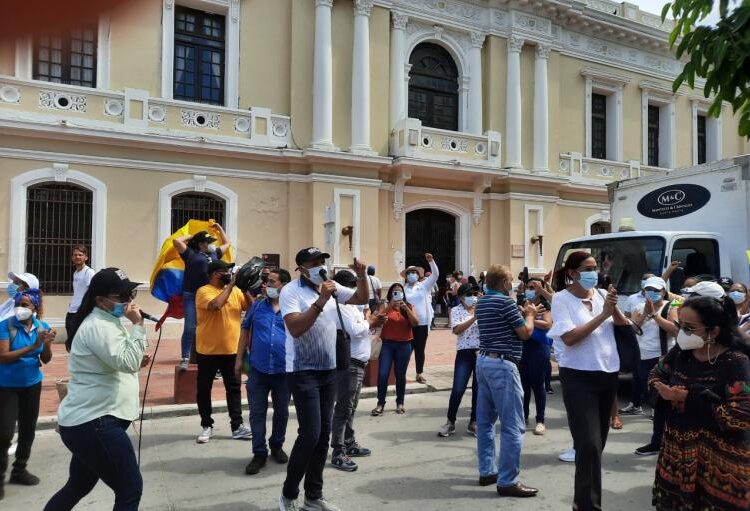 Los profesores de Santa Marta inician 2022 sin dinero