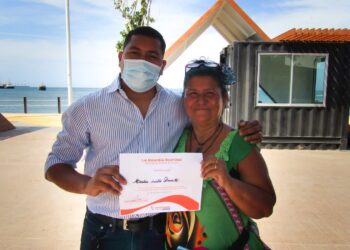 Empezó entrega de los módulos del nuevo Camellón de la Bahía