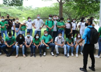 Bachilleres samarios reciben orientación psicológica