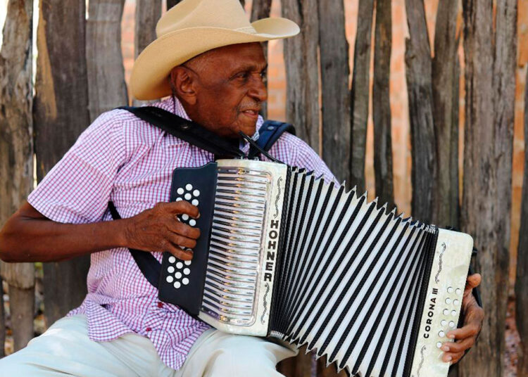 Náfer Durán por ahora no podrá tocar su acordeón