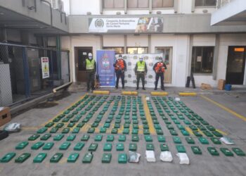 Ocultos en contenedores hallan 241 kilos de coca en puerto de Santa Marta