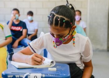 Estudiantes de Santa Marta regresaron a clases en las aulas