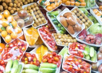 Francia dice adiós al embalaje en plástico de frutas y verduras pequeñas