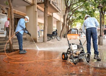 Inicia embellecimiento y limpieza de las plazas y parques del Centro Histórico