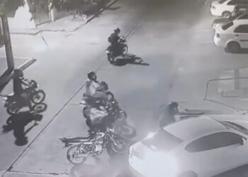 Banda de motociclistas atraca a concejal de Santa Marta