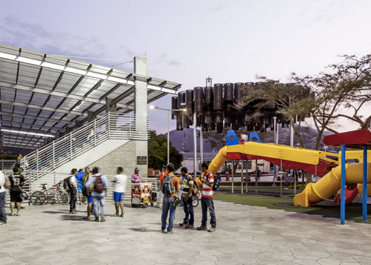 Niño quedó herido tras resbalar de juego infantil en parque La Ciudadela