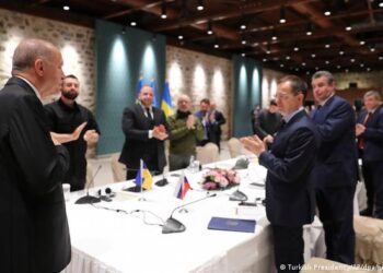 Rusia anuncia que reducirá su actividad militar en Kiev