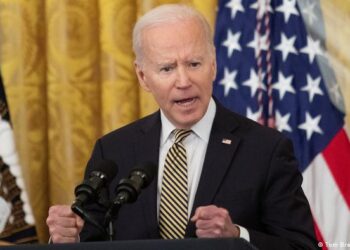 Biden eleva el tono contra Putin: «Es un dictador asesino»