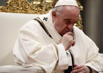 Papa Francisco afirma que «comprar armas y fabricarlas no es la solución»