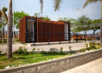 Habilitadas cuatro zonas de baños públicos en el Camellón de la Bahía