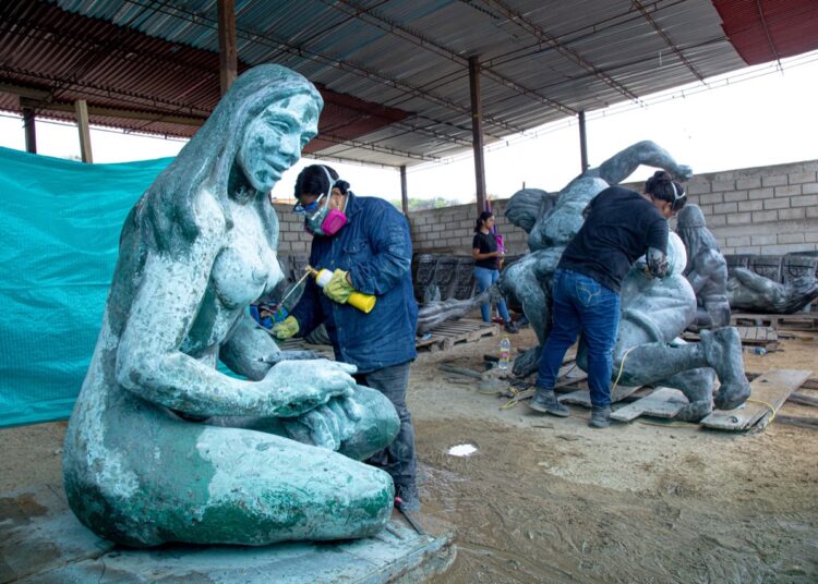 Restauradores avanzan en recuperación de las esculturas indígenas