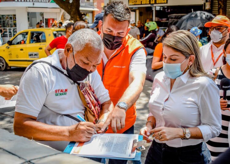 85 vendedores de la carrera 5ta. han entregado voluntariamente el espacio público