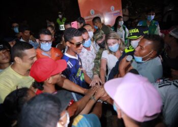 Jóvenes que alteraban orden público en la Vía Alterna pidieron perdón