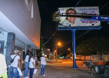 Desmontan vallas de publicidad política ilegal de ‘Fico’ Gutiérrez