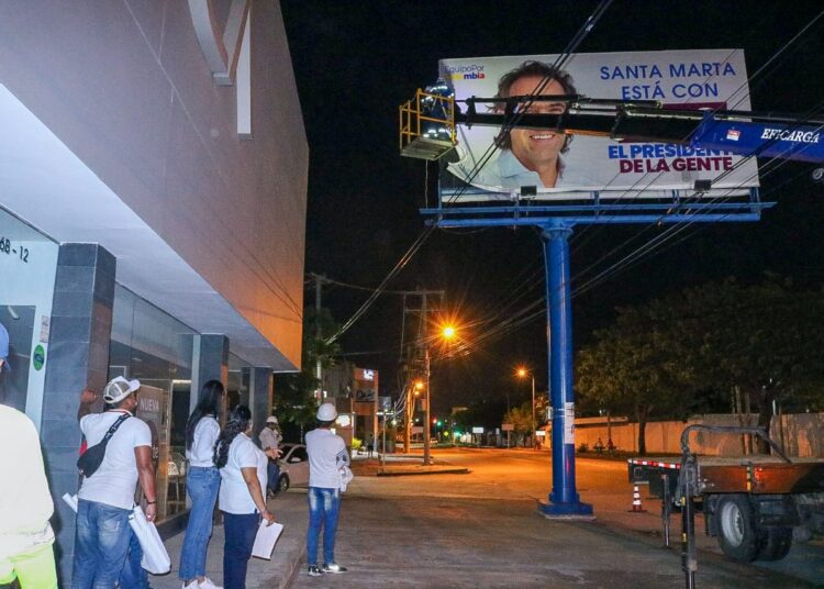 Desmontan vallas de publicidad política ilegal de ‘Fico’ Gutiérrez