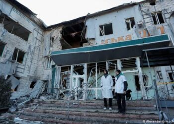 OMS condena los bombardeos rusos de hospitales en Ucrania