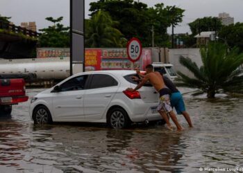 Brasil: fallecidos por lluvias aumentan a 56, con igual número de desaparecidos