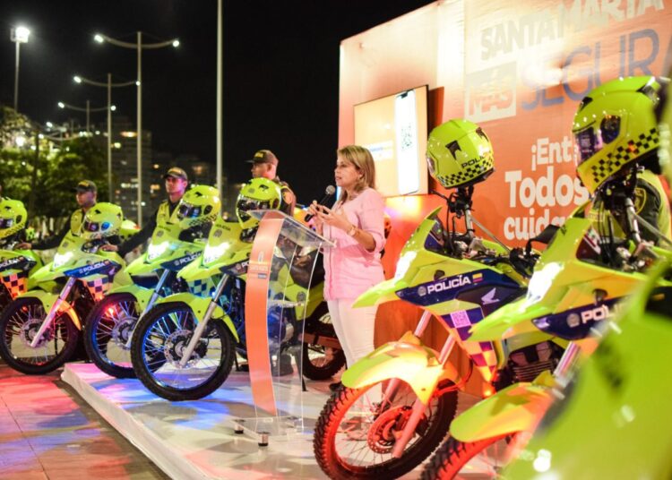 Entregan motocicletas a la Policía para fortalecer seguridad en Santa Marta