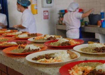 Investigan a secretario de Educación por irregularidades en el PAE