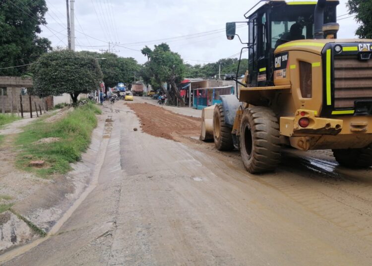 Adecúan cuatro kilómetros de la vía Bonda – Curval