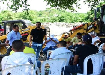 ‘Jalón de orejas’ para terminar placa-huella en San Pedro de la Sierra Nevada