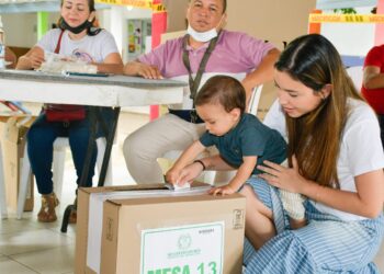 En tranquilidad, Magdalena sale a votar en la segunda vuelta presidencial