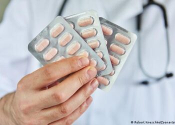 Los placebos son más efectivos si los suministran médicos hombres y blancos: estudio