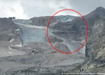 Trozo de glaciar en los Alpes italianos se desprende y mata al menos a seis personas