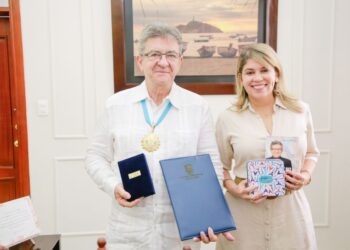 Mélenchon fue condecorado con la Gran Cruz de Oro Sierra Nevada