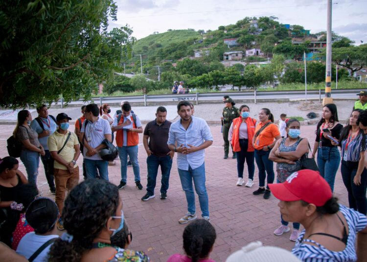 Brindan acompañamiento a familia de joven asesinado en El Pantano