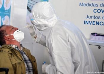 Avance del COVID-19 y viruela del mono desafían a América Latina