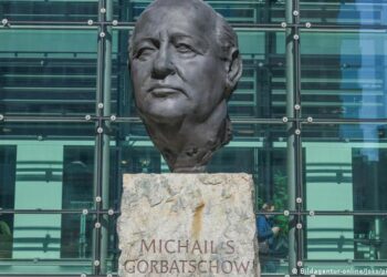 «Gorbachov murió en momentos en que la democracia fracasó en Rusia»