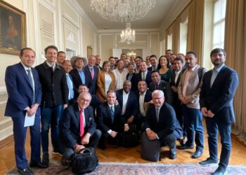 Mejorar el PAE y el Sisbén: las propuestas de Johnson ante Petro