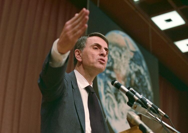 La inquietante predicción de Carl Sagan de 1995 sobre el mundo moderno que se hizo realidad
