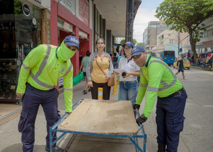 251 vendedores informales han cedido el espacio público de la carrera quinta