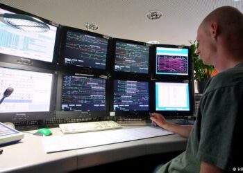 Estudio en moscas sugiere que la luz azul de las pantallas podría acelerar el envejecimiento