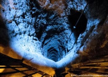 Hombre arregla su sótano y abre portal a ciudad subterránea