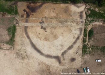 Arqueólogos descubren misteriosa estructura de piedra más antigua que Stonehenge y las pirámides