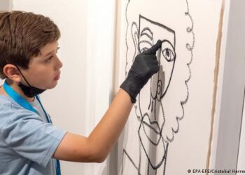 Las obras de un niño de 10 años se venden por cientos de miles de dólares