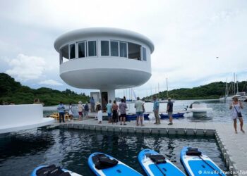 Prototipo de casa futurista se hunde durante su inauguración en Panamá
