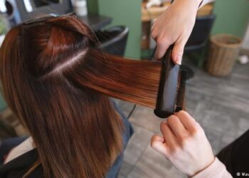 Productos para alisar el cabello aumentan el riesgo de cáncer de útero