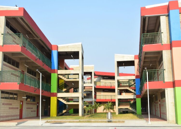 Ni los docentes se salvan: madre intentó acuchillar a uno, en Santa Marta