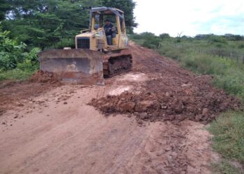 Avanzan trabajos de mejoramiento en las vías terciarias de Pivijay