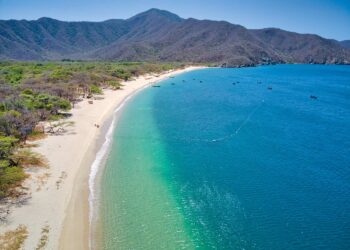 Les robaron $7 millones y reciben amenazas, en la playa de Bahía Concha