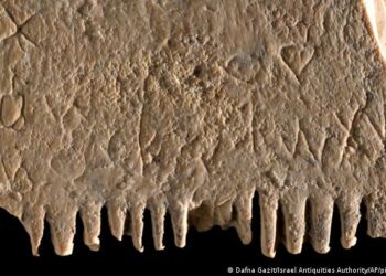 Descubren la frase más antigua escrita en el primer alfabeto: un conjuro contra piojos