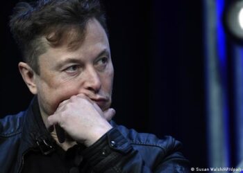 Elon Musk pierde más de 100.000 millones de dólares en un año