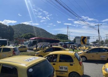 Taxistas samarios paralizaron la Troncal del Caribe