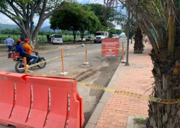 Continúan trabajos de recuperación de la vía al aeropuerto